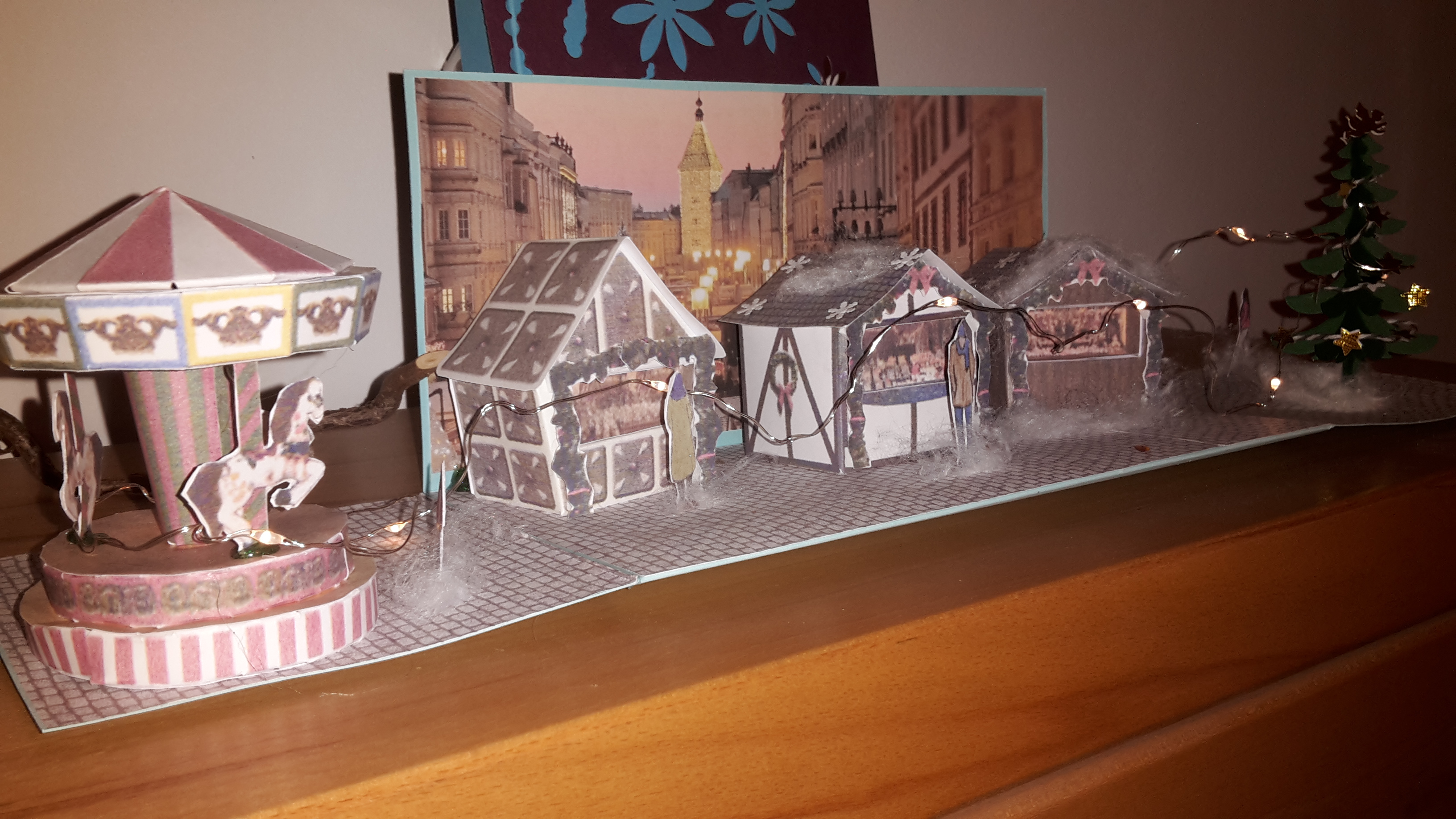 Explosionsbox mit Adventmarkt